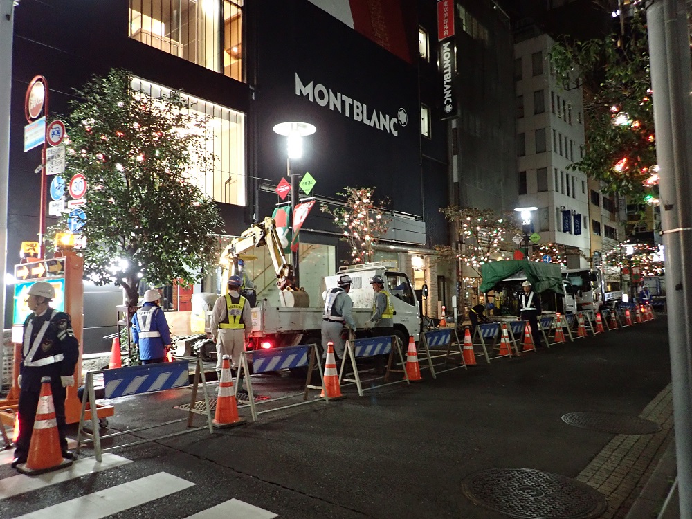 中央区銀座八丁目9番地先から同区銀座五丁目8番地先間配水小管布設替工事　Ｈ30.9.15～Ｈ30.12.28