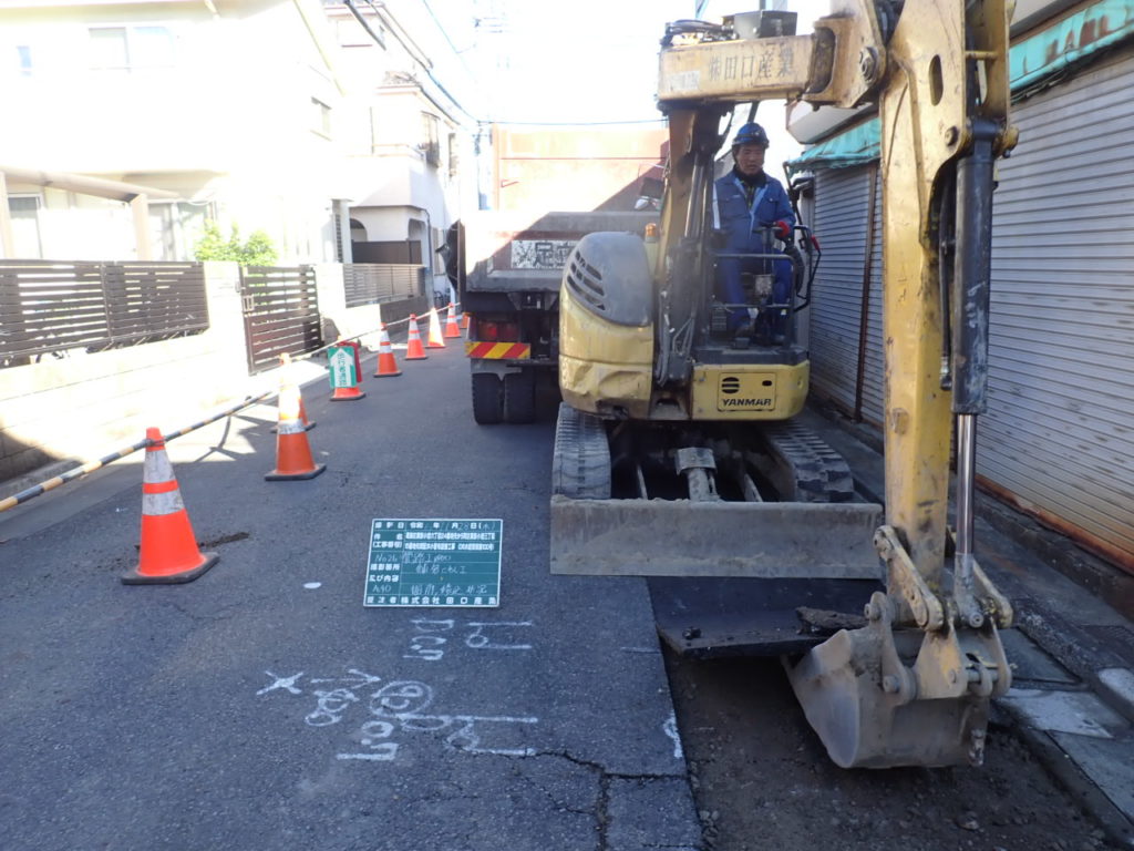 飾区東新小岩六丁目24番地先から同区東新小岩三丁目15番地先間配水小管布設替工事　R6.9.27～R7.7.2